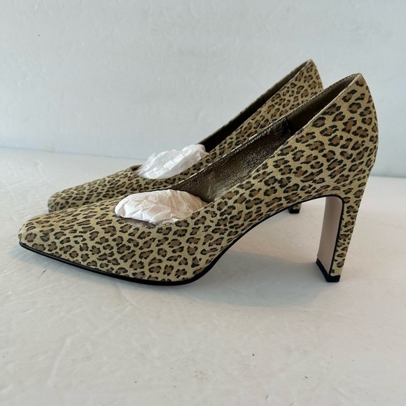 New Caressa Leopard Print Pumps - Picture 7 of 8